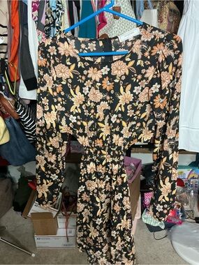 Backless Floral Long-Sleeve Dress - Black with Peach Flowers